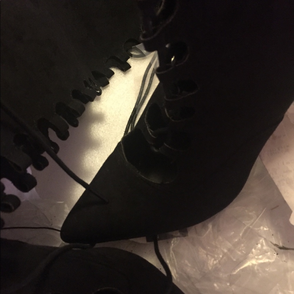 Long knee boots with heels